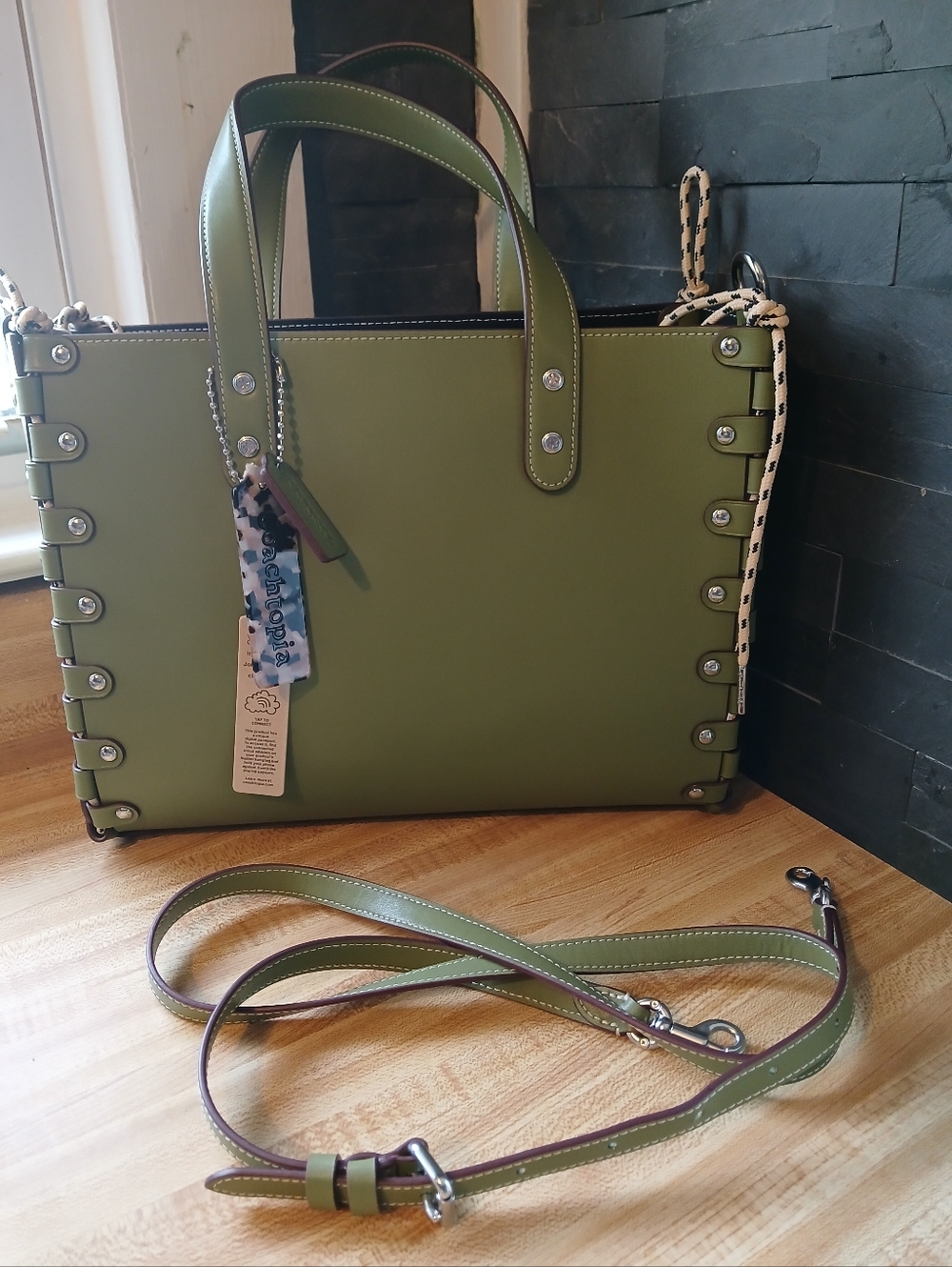 Coach Coachtopia NWT Green Tote/Crossbody W/Pouch & Coachtopia Dustbag - Picture 3 of 12